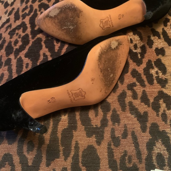 Black velvet vintage heels, size 6 1/2. Roberto Vianni. Worn once. $25.00 - Picture 3 of 4